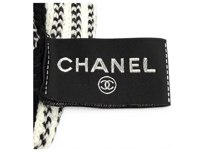 Chanel 24C Coco Mark Logo Design Beinstulpen aus Rippstrick Schwarz Weiß - Ansicht 5