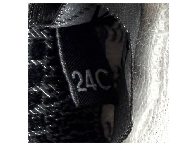 Chanel 24C Coco Mark Logo Design Beinstulpen aus Rippstrick Schwarz Weiß - Ansicht 7