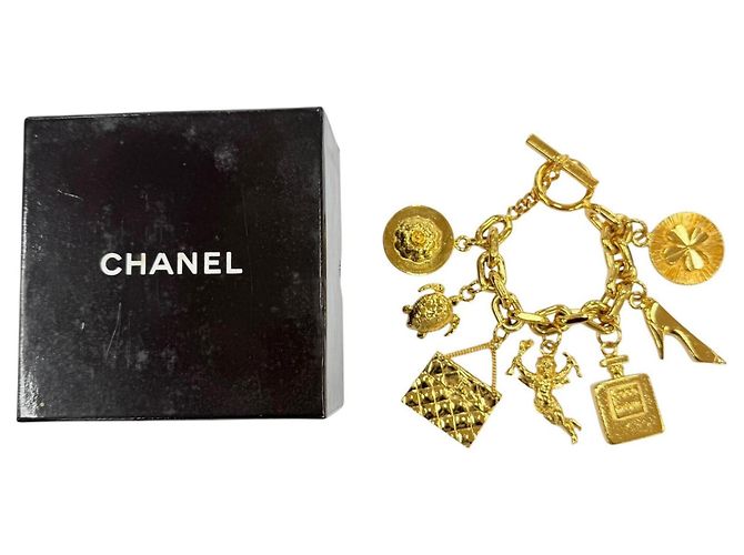 Bracciale Rigido Chanel Vintage con Ciondolo Icona in Metallo D'oro - vista 2
