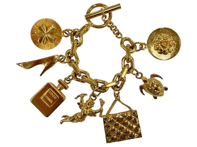 Bracciale Rigido Chanel Vintage con Ciondolo Icona in Metallo D'oro - vista 6