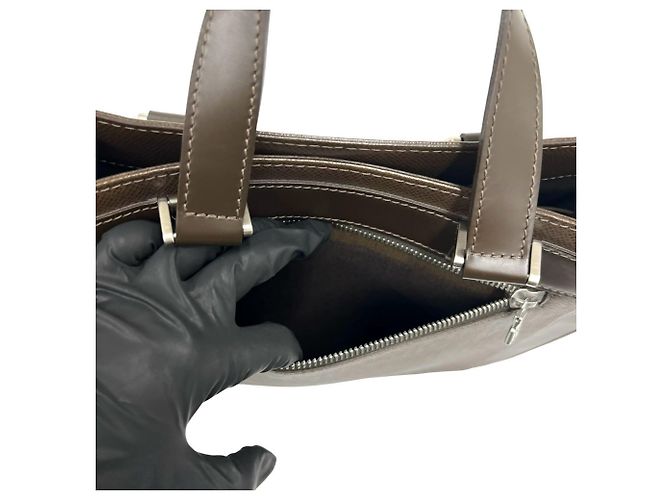 Borsa a mano Louis Vuitton Kasbek PM in pelle Taiga Marrone - vista 10