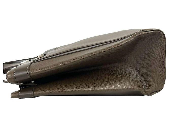 Borsa a mano Louis Vuitton Kasbek PM in pelle Taiga Marrone - vista 5