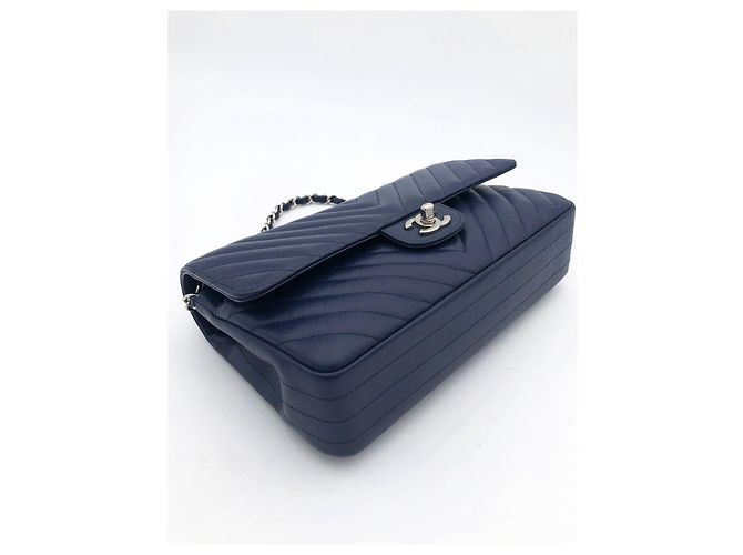 Timeless Chanel Classic Medium Flap Bag Pelle Caviar Blu Navy Blu scuro - vista 10