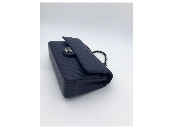 Timeless Chanel Classic Medium Flap Bag Pelle Caviar Blu Navy Blu scuro - vista 11