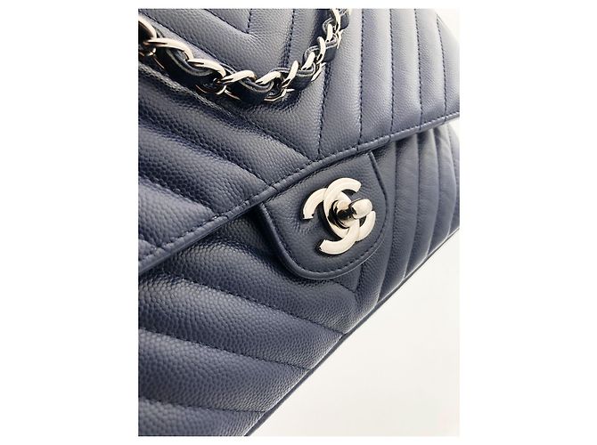 Timeless Chanel Classic Medium Flap Bag Pelle Caviar Blu Navy Blu scuro - vista 14