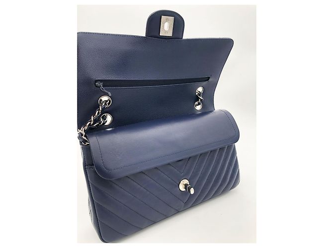 Timeless Chanel Classic Medium Flap Bag Pelle Caviar Blu Navy Blu scuro - vista 15