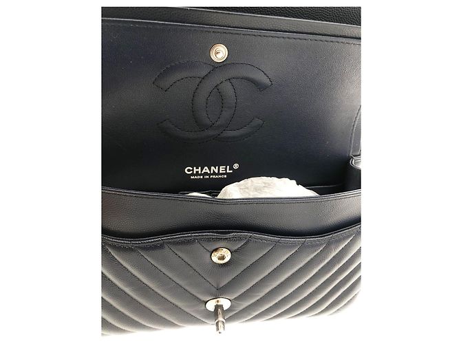 Timeless Chanel Classic Medium Flap Bag Pelle Caviar Blu Navy Blu scuro - vista 17