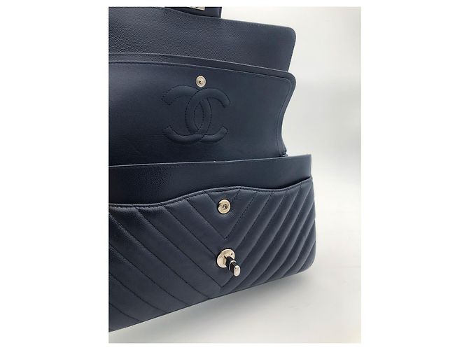 Timeless Chanel Classic Medium Flap Bag Pelle Caviar Blu Navy Blu scuro - vista 18
