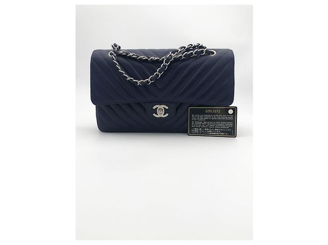 Timeless Chanel Classic Medium Flap Bag Pelle Caviar Blu Navy Blu scuro - vista 2