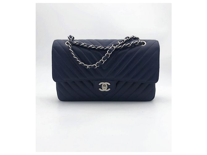 Timeless Chanel Classic Medium Flap Bag Pelle Caviar Blu Navy Blu scuro - vista 4