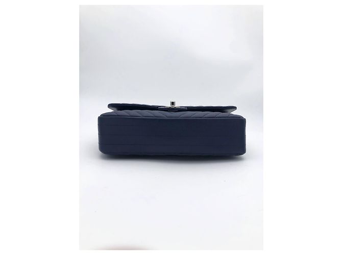 Timeless Chanel Classic Medium Flap Bag Pelle Caviar Blu Navy Blu scuro - vista 9