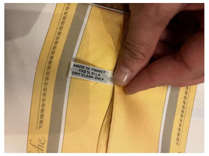 Hermès Caleche Seidentuch Weiß Golden Gelb - Ansicht 6