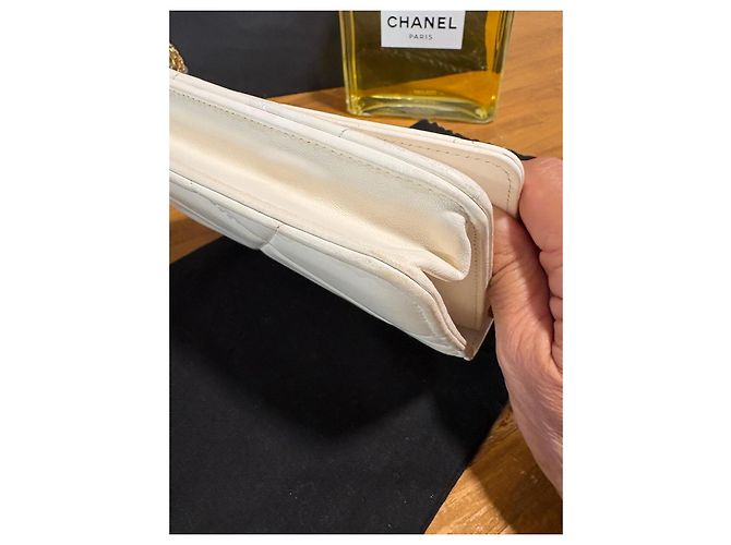 Chanel 19 Wallet Weiß Lammleder - Ansicht 11