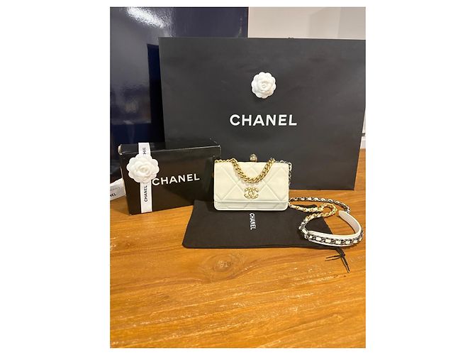 Chanel 19 Wallet Weiß Lammleder - Ansicht 12