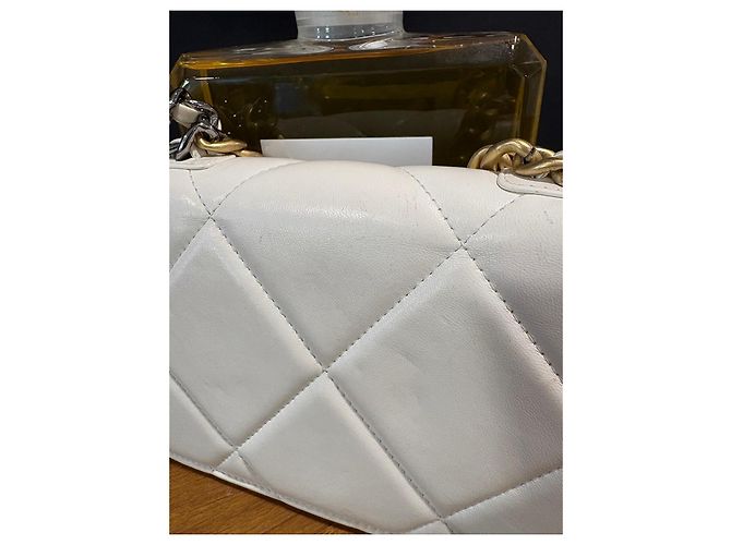 Chanel 19 Wallet Weiß Lammleder - Ansicht 15
