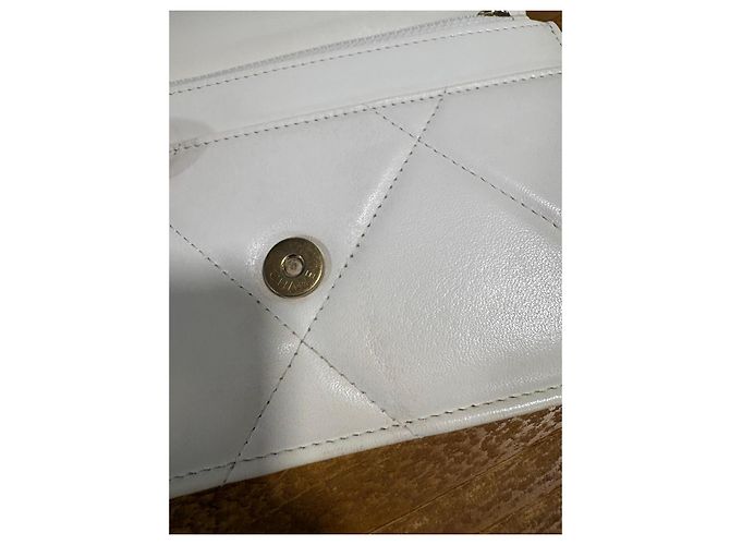 Chanel 19 Wallet Weiß Lammleder - Ansicht 17