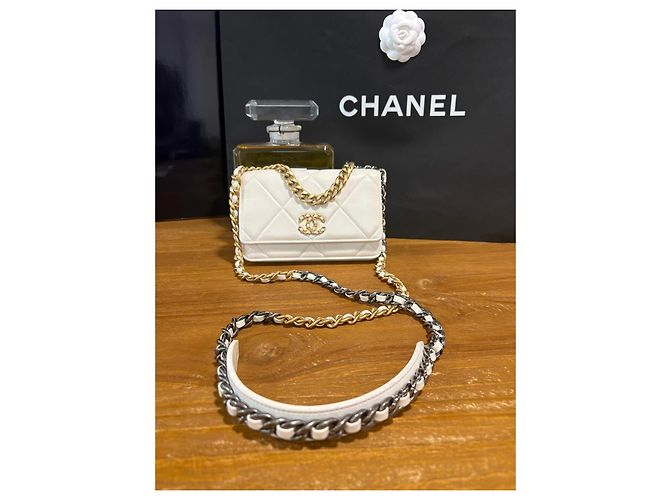 Chanel 19 Wallet Weiß Lammleder - Ansicht 3
