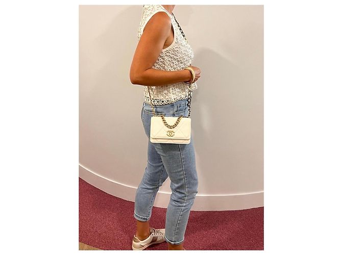 Chanel 19 Wallet Weiß Lammleder - Ansicht 4