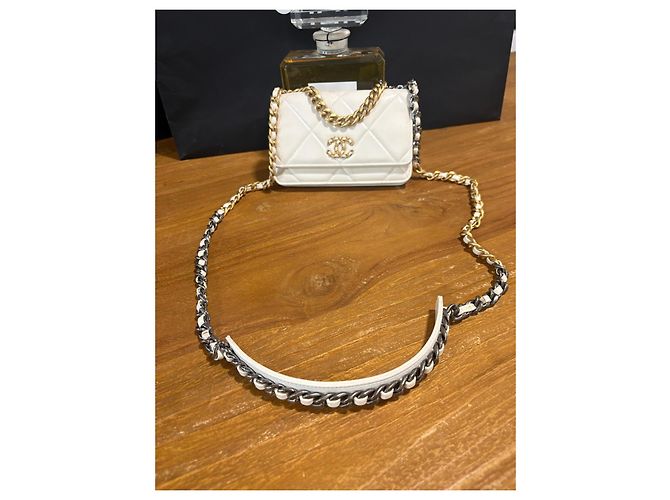 Chanel 19 Wallet Weiß Lammleder - Ansicht 5