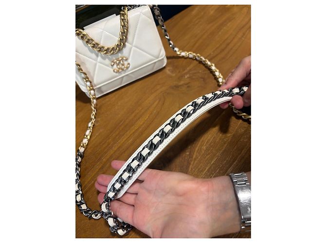Chanel 19 Wallet Weiß Lammleder - Ansicht 6