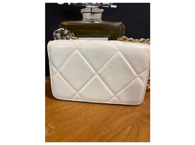 Chanel 19 Wallet Weiß Lammleder - Ansicht 8