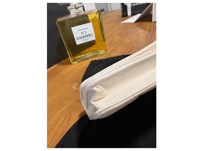 Chanel 19 Wallet Weiß Lammleder - Ansicht 9