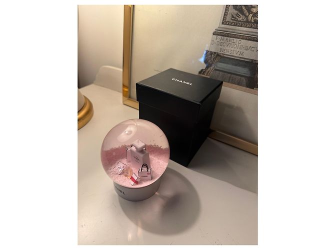 Globo de Neve Chanel N°5 Preto Rosa Branco - vista 10