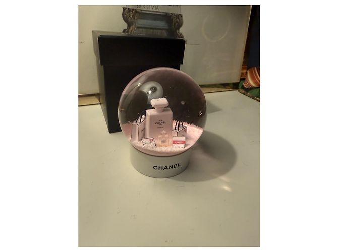 Globo de Neve Chanel N°5 Preto Rosa Branco - vista 12