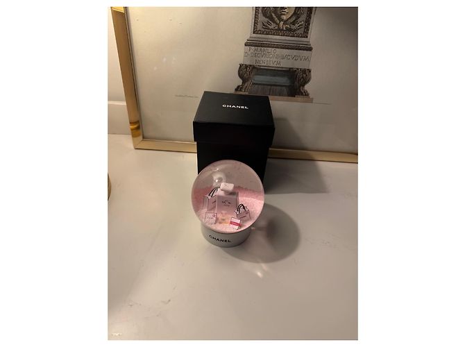 Globo de Neve Chanel N°5 Preto Rosa Branco - vista 16
