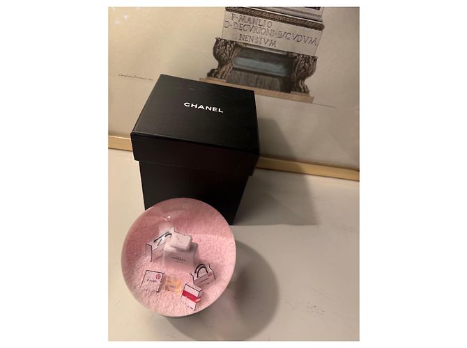 Globo de Neve Chanel N°5 Preto Rosa Branco - vista 6