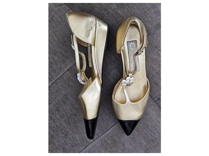 Chanel Ballerine in pelle dorata con punta a contrasto e zeppa Nero D'oro - vista 10