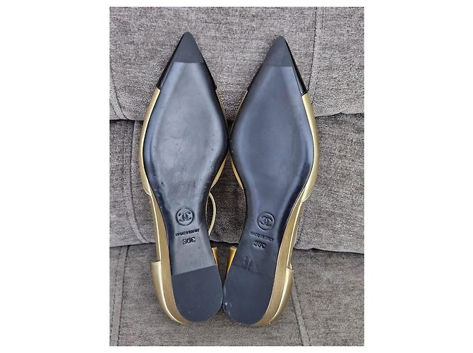 Chanel Ballerine in pelle dorata con punta a contrasto e zeppa Nero D'oro - vista 16