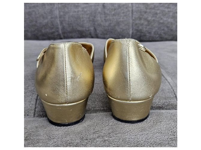 Chanel Ballerine in pelle dorata con punta a contrasto e zeppa Nero D'oro - vista 8