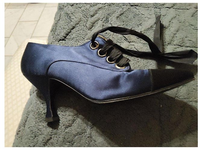 Chanel Décolleté con lacci in raso blu navy e scamosciato nero - vista 9