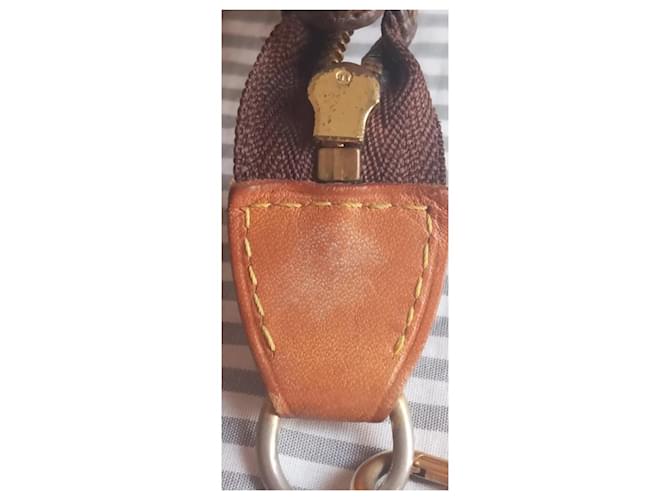Louis Vuitton Pochette Monogram Canvas Marrone Monogramma - vista 11