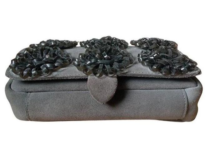 By Malene Birger Malene Birger graue Wildleder-Schultertasche mit Blumen - Ansicht 4