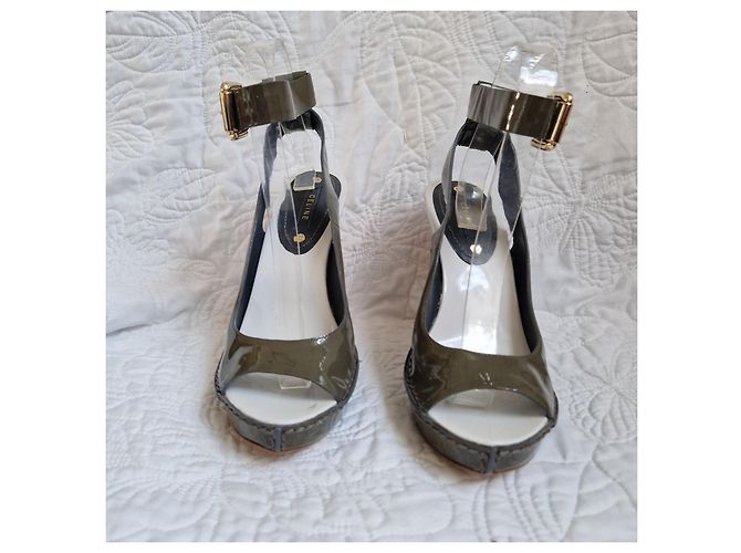 Céline Celine Décolleté platform in pelle verniciata Marrone Bianco Verde - vista 2