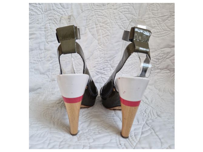 Céline Celine Décolleté platform in pelle verniciata Marrone Bianco Verde - vista 5