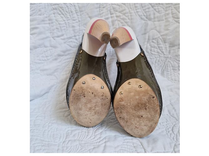 Céline Celine Décolleté platform in pelle verniciata Marrone Bianco Verde - vista 6