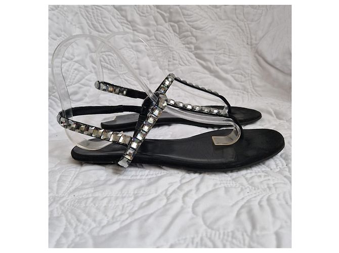 Gucci Sandali Thong in Pelle Nera con Cristalli Nero - vista 4