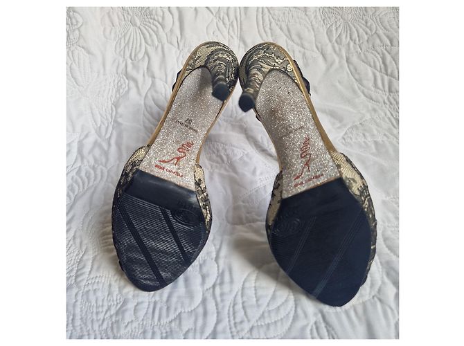 Rene Caovilla René Caovilla Décolleté T-Strap in pizzo e cristalli Nero D'oro - vista 6