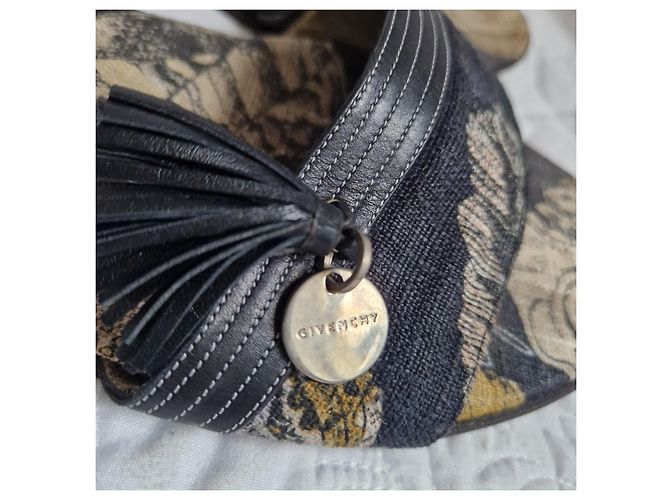 Givenchy Mules in pelle nera con stampa floreale e nappe Marrone Nero - vista 3