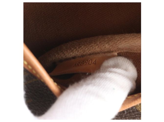Borsa a tracolla in pelle Louis Vuitton Monogram Saumur 30 M42256 Marrone - vista 10