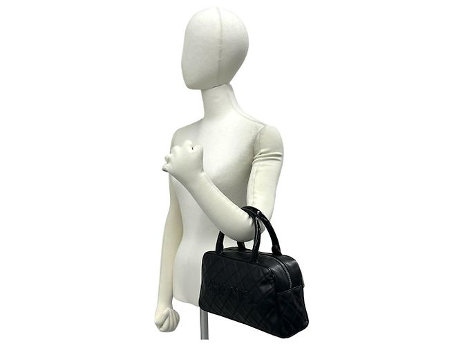 Borsa Mini Boston in pelle vernice con logo Chanel Nero - vista 2