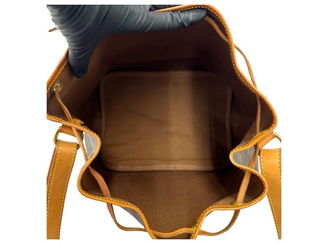 Noe Louis Vuitton Vintage Petit Noé Monogram Schultertasche aus Leder - Ansicht 9