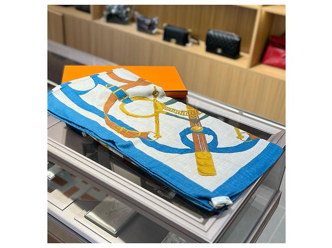 Foulard Hermès in cashmere e seta 140cm Marrone Bianco Blu D'oro Verde - vista 3