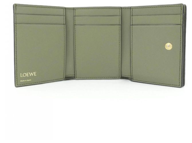 Portafoglio tri-fold Loewe in vitello verde - vista 5