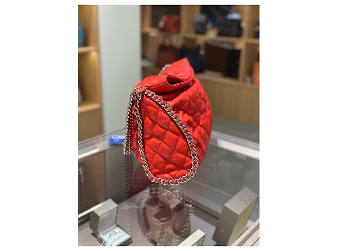 Chanel Borsa a tracolla in pelle matelassé rossa Rosso - vista 3