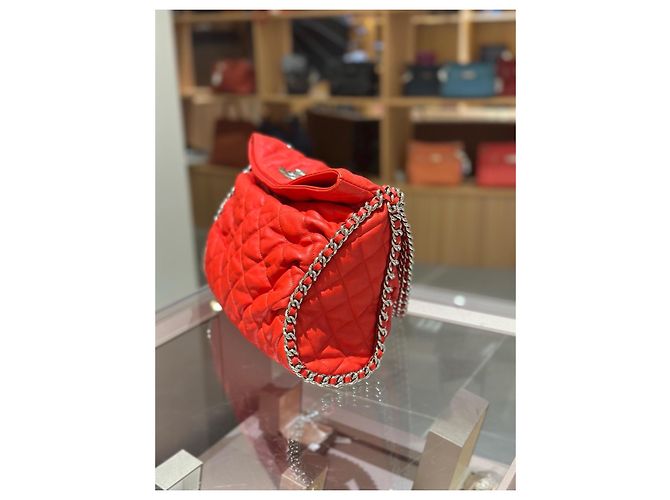 Chanel Borsa a tracolla in pelle matelassé rossa Rosso - vista 4