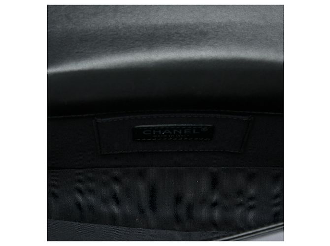 Chanel Boy Brick Horizontal Flap in vernice nera e acrilico a righe Rosa - vista 4